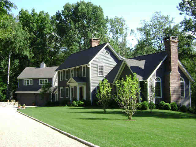 Building photograph for 7 WOODS EDGE RD
